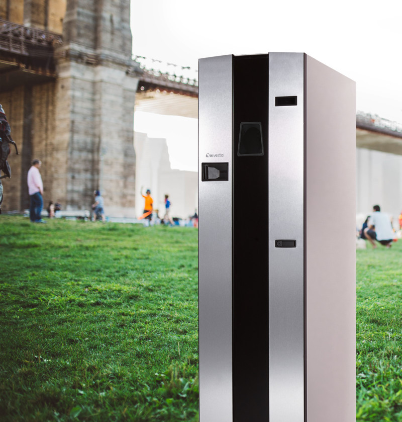 Becher-Rücknahmeautomat im Park