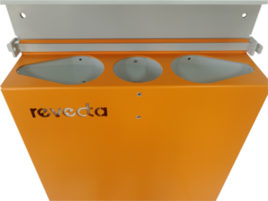 Im Detail: Der Bechereinwurf.